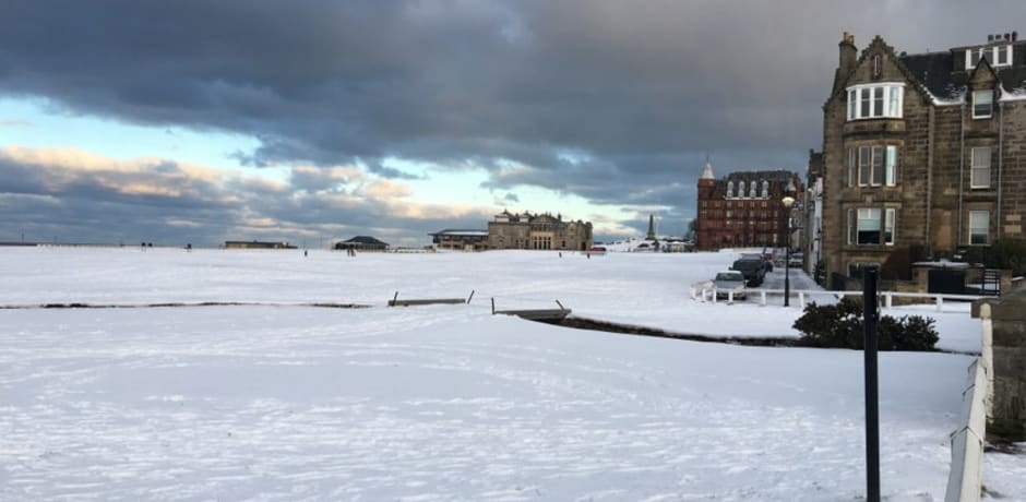 Saint Andrews in de sneeuw