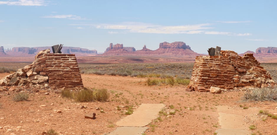 Filmlocatie uit Once Upon a Time in the West. Deze plek hebben Billie en haar vader op een van hun reizen bezocht en gefotografeerd