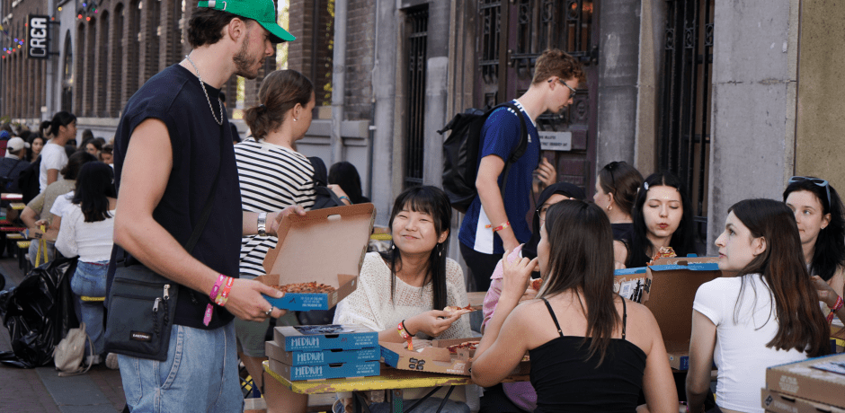 Pizzamiddag op het Roeterseiland.