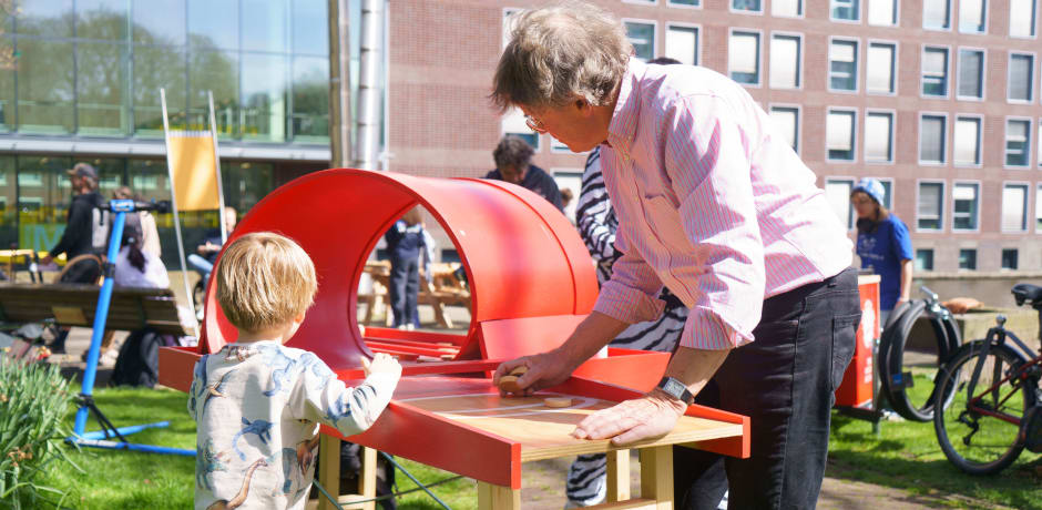 In het kader van verbinding werd ook een sjoeltoernooi georganiseerd op vier &lsquo;design-sjoeltafels&rsquo;.