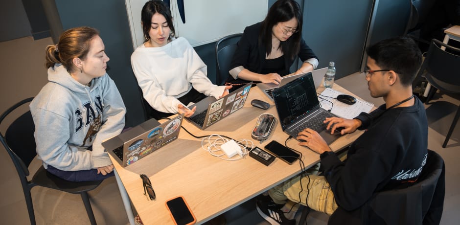 Studententeam MEDS (v.l.n.r.): Eveline Kuperus, Dima Soud, Mingzhu Zhao, Shubham Apte