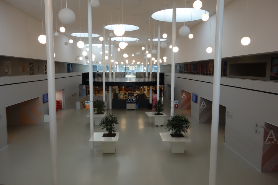 De hal in gebouw REC A
