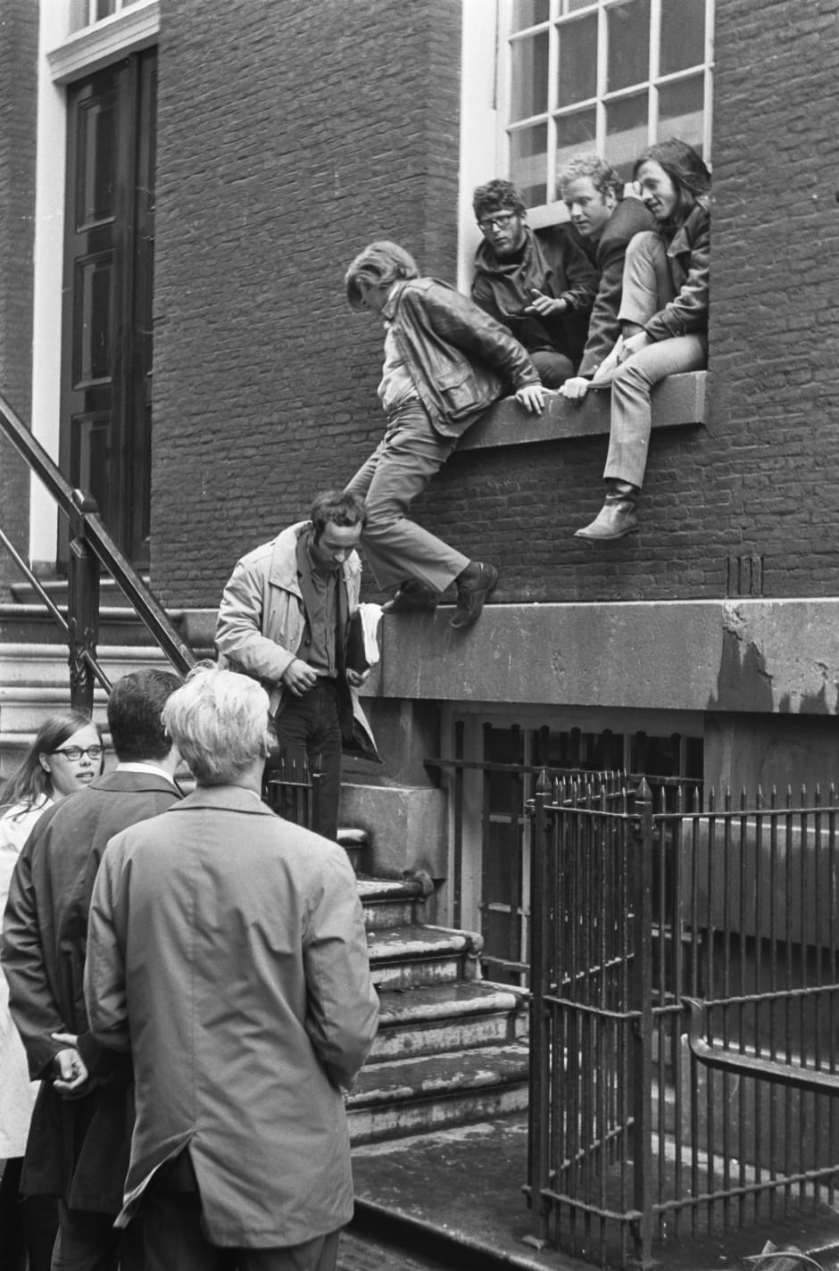 Asva-voorzitter Johan Middendorp verlaat het Maagdenhuis deel 3