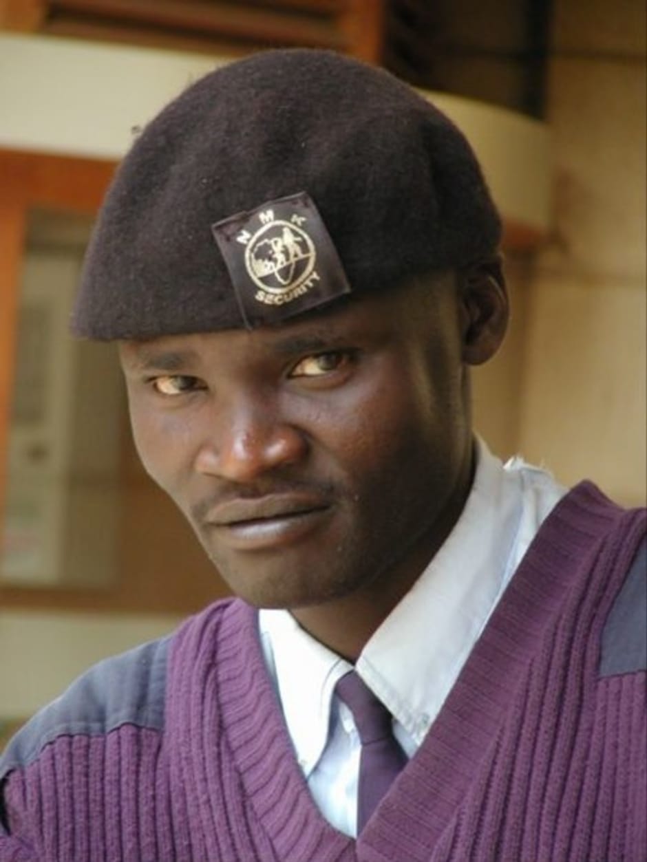 Een security guard in Nairobi