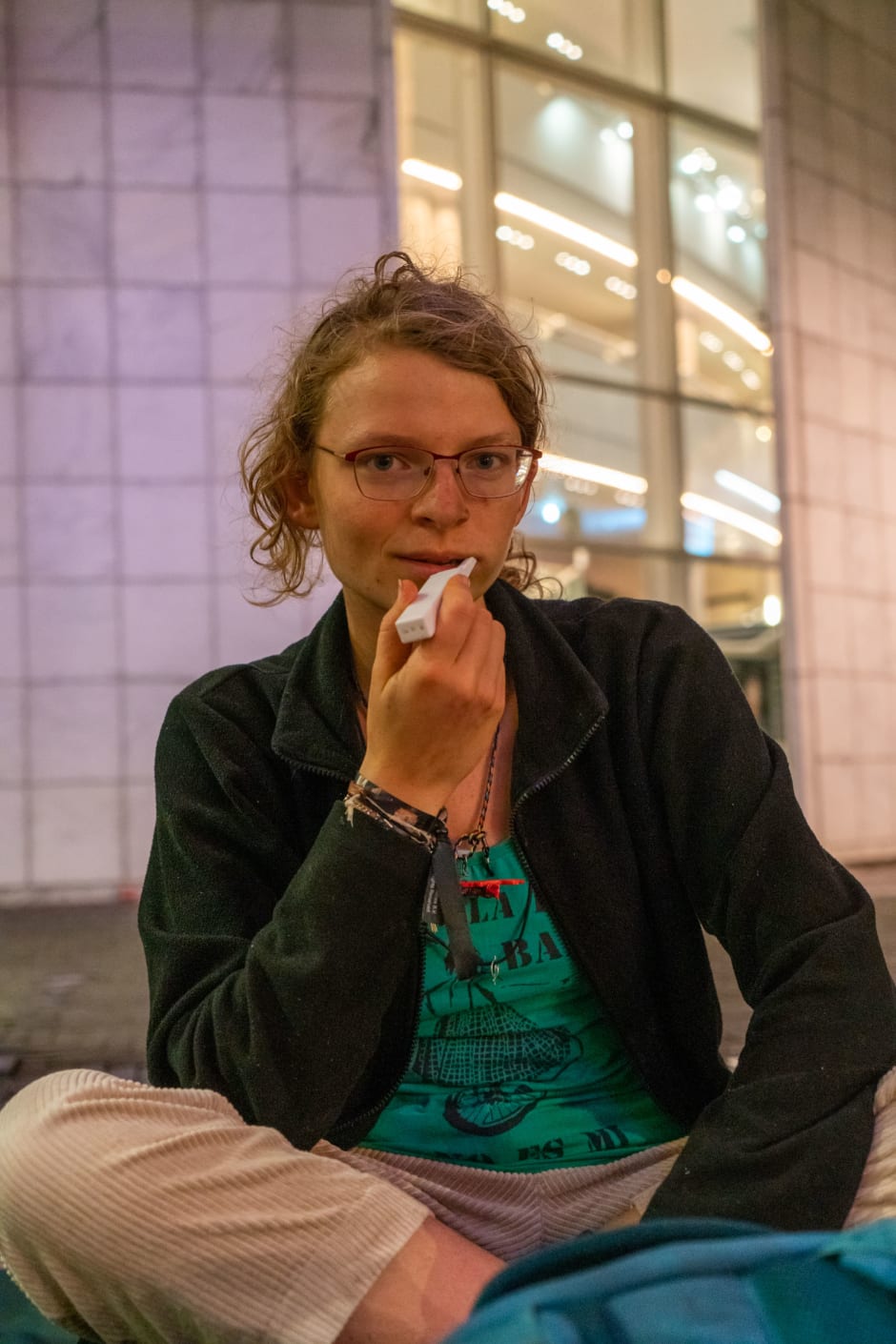 Jesse van Schaik (poetst haar tanden)