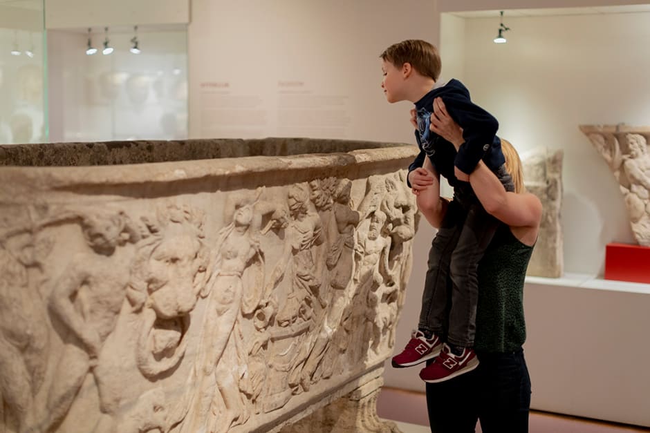 Bezoekers in het Allard Pierson Museum