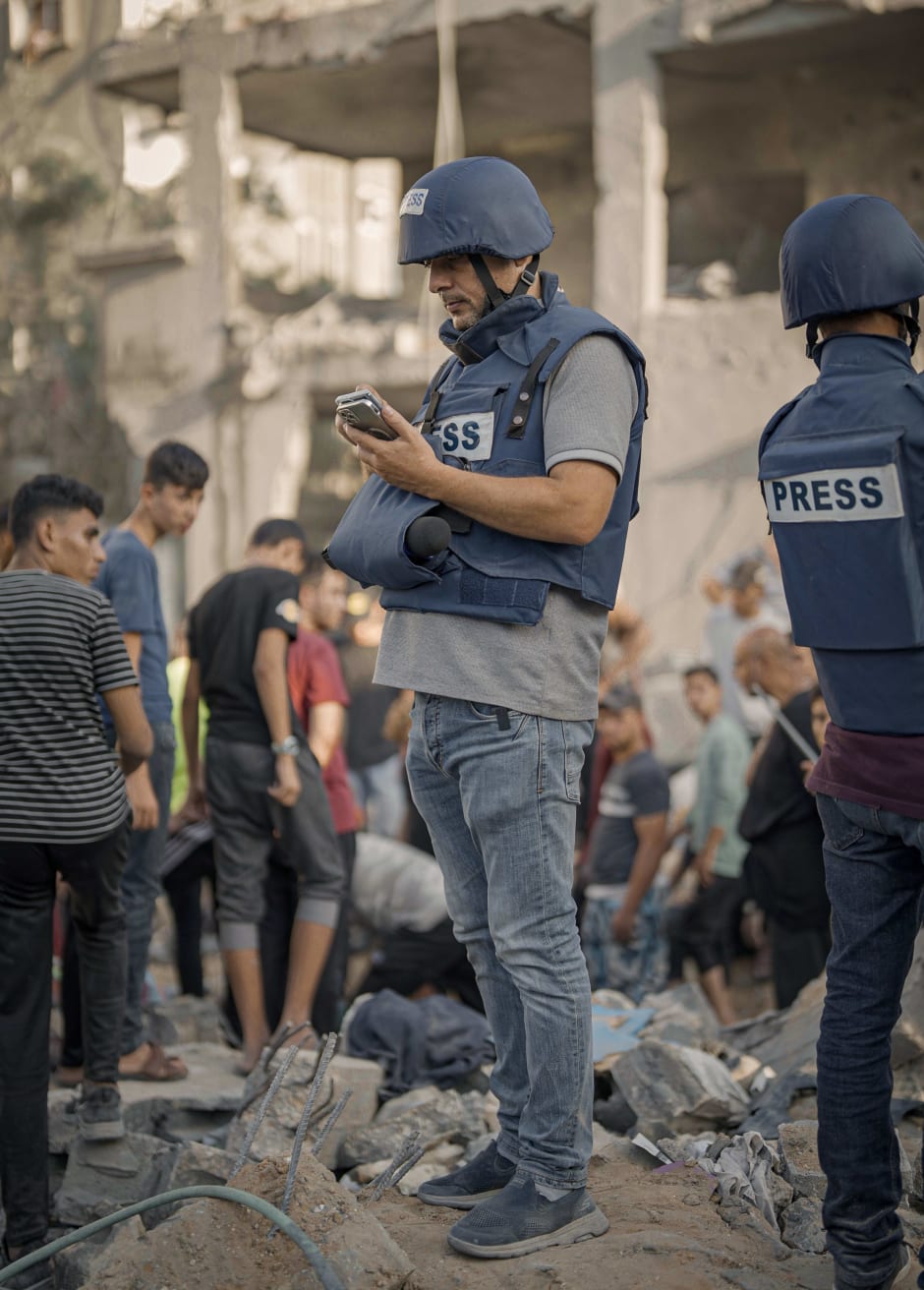 Hisham Zaqout publishes news through his phone