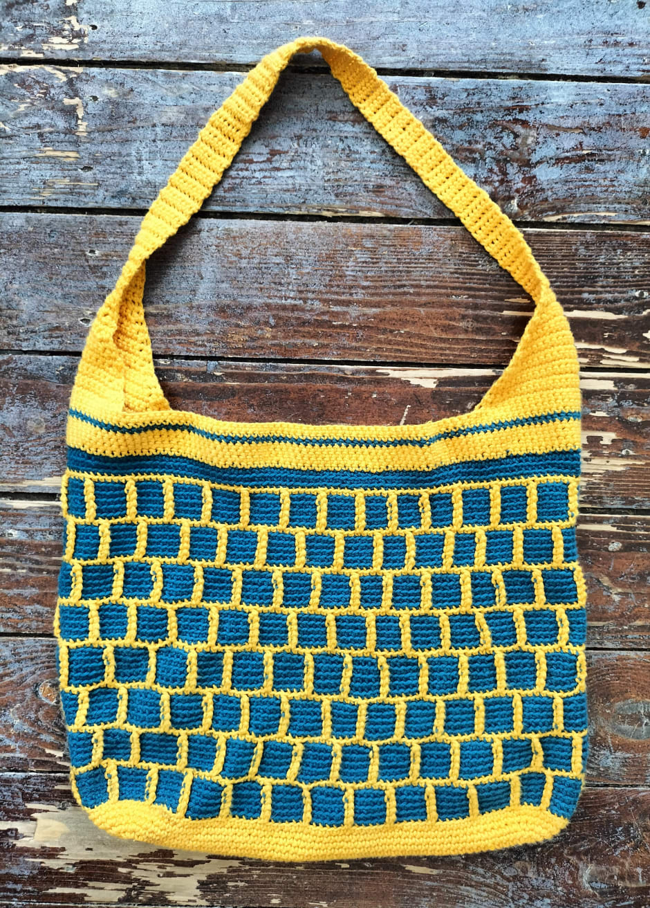 De Tote bag, het eerste item dat Merle Doesburg haakte. 