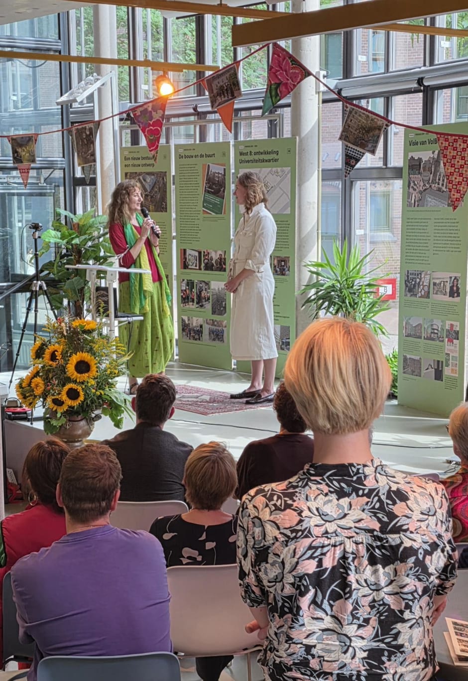 Edit Tuboly, voorzitter van VOLBG (links) en Amelie Strens, stadsdeelvoorzitter van het Centrum (rechts). 