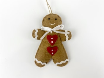 Hengepynt pepperkakemannn m/hvit sløyve 9 cm