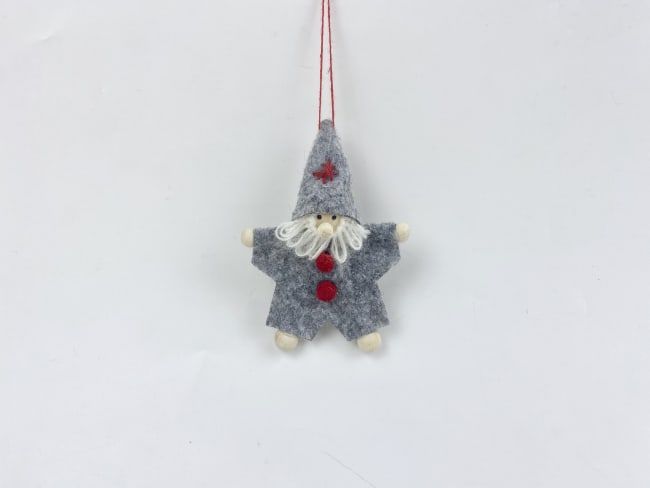 Hengepynt nisse grå m/dusker og stjerne på lue 9 cm