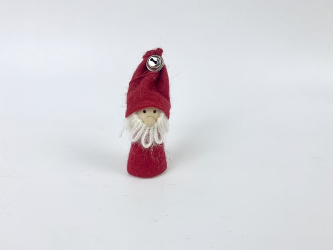 Nisse rød m/skjegg og bjelle 7 cm