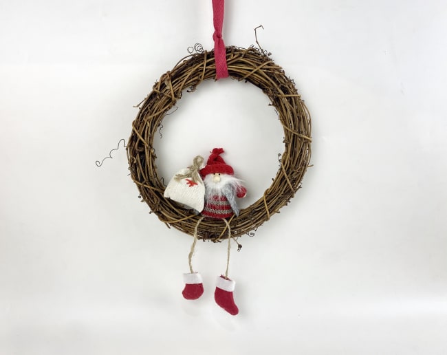 Hengepynt krans nisse hengende bein D20 cm