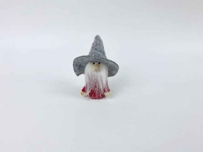 Nisse rød m/grå hat 8 cm