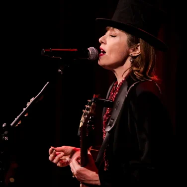 Picture of Suzanne Vega