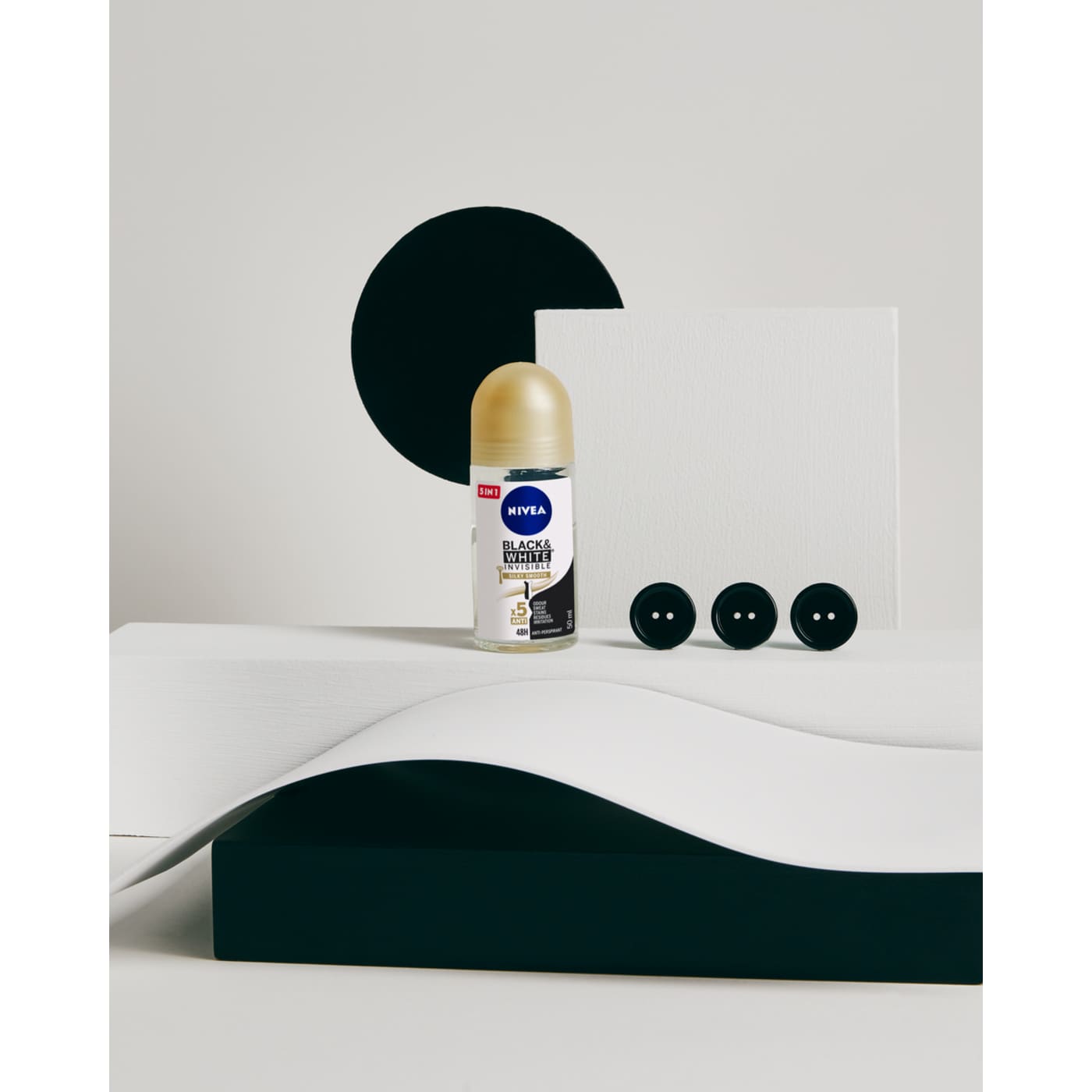 Mercadão - Pingo Doce: Desodorizante Spray Black & White Silky Smooth Nivea