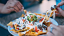 4 simple suggestions and food etiquette that can impress your date