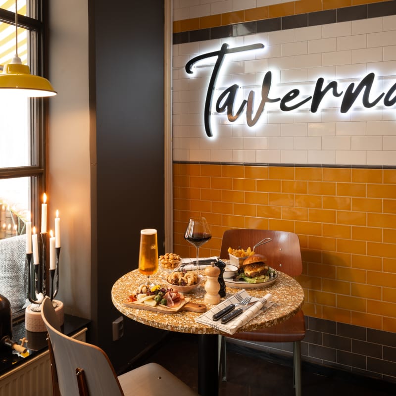 Noble House Taverna