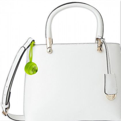 Camilla Vanilla Lip Moisturizer Ball with Logo Use