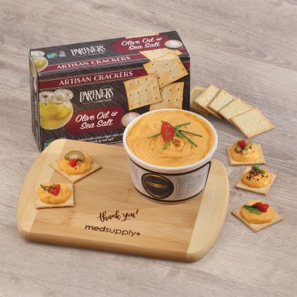 Custom Wisconsin Classic Cheese Cutting Board Gift Set Custom Wisconsin Classic Cheese Cutting Board Gift Set