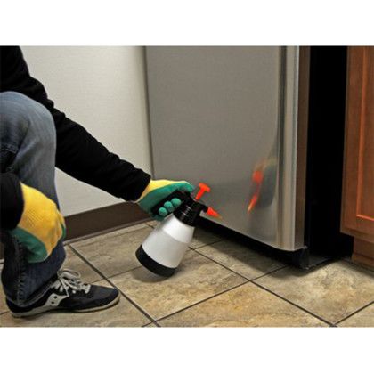 Custom 1.2 Liter Hand Sprayer - In Use Custom 1.2 Liter Hand Sprayer - In Use