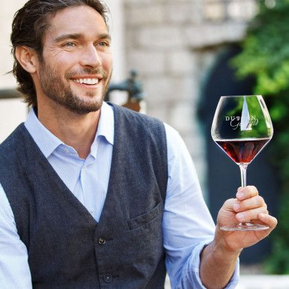 Custom RIEDEL Extreme Wine Glass 16.25 oz - Deep Etch - Lifestyle View 