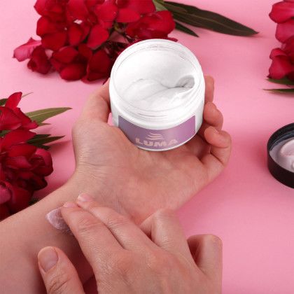 Custom Revitalize Body Scrub - Clear with black Lifestyle In Use Custom Revitalize Body Scrub - Clear with black Lifestyle In Use