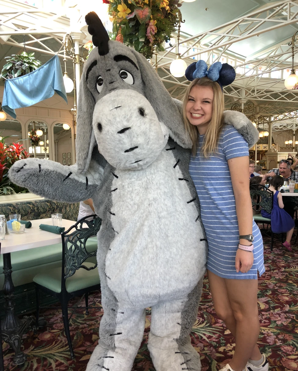 Advisor - Magic Kingdom Eats & Treats: Your Ultimate Guide to Dining and Shopping