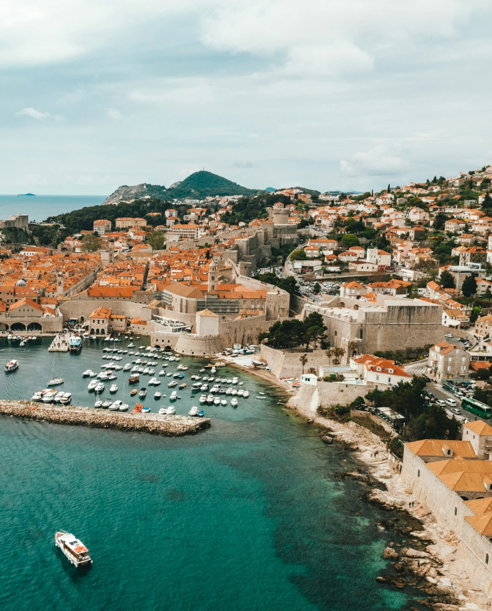 Advisor - A Court of Travelers & Wonder: Exploring Realms Inspired by Sarah J. Maas