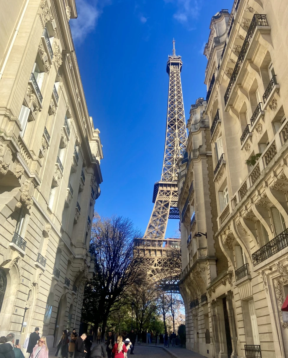 Advisor - Paris Is for Families Too: Six Days of Family Fun with Grandparents, Parents & Little Ones