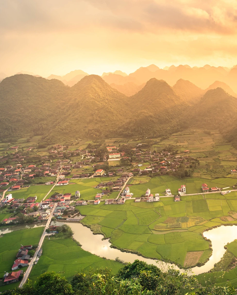 Advisor - Beauty and Contrasts: An Epic Journey Through Vietnam