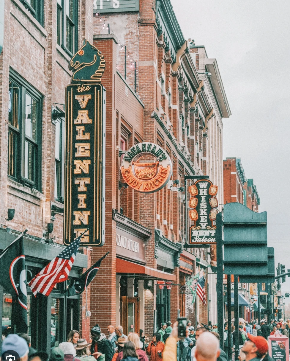 Advisor - Nashville Bachelorette Weekend: Boots, Boats & Broadway