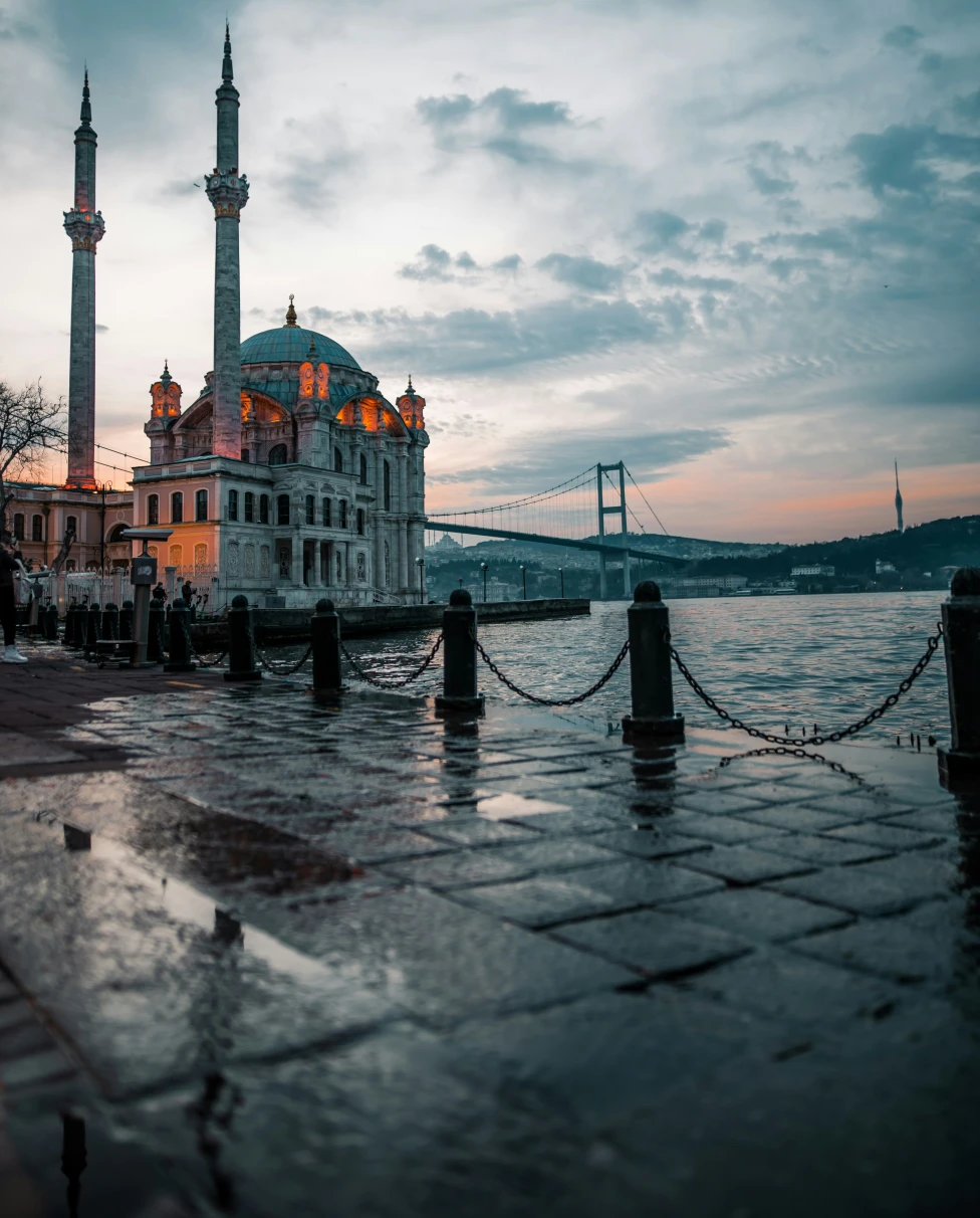 Advisor - Istanbul: Where East Meets West