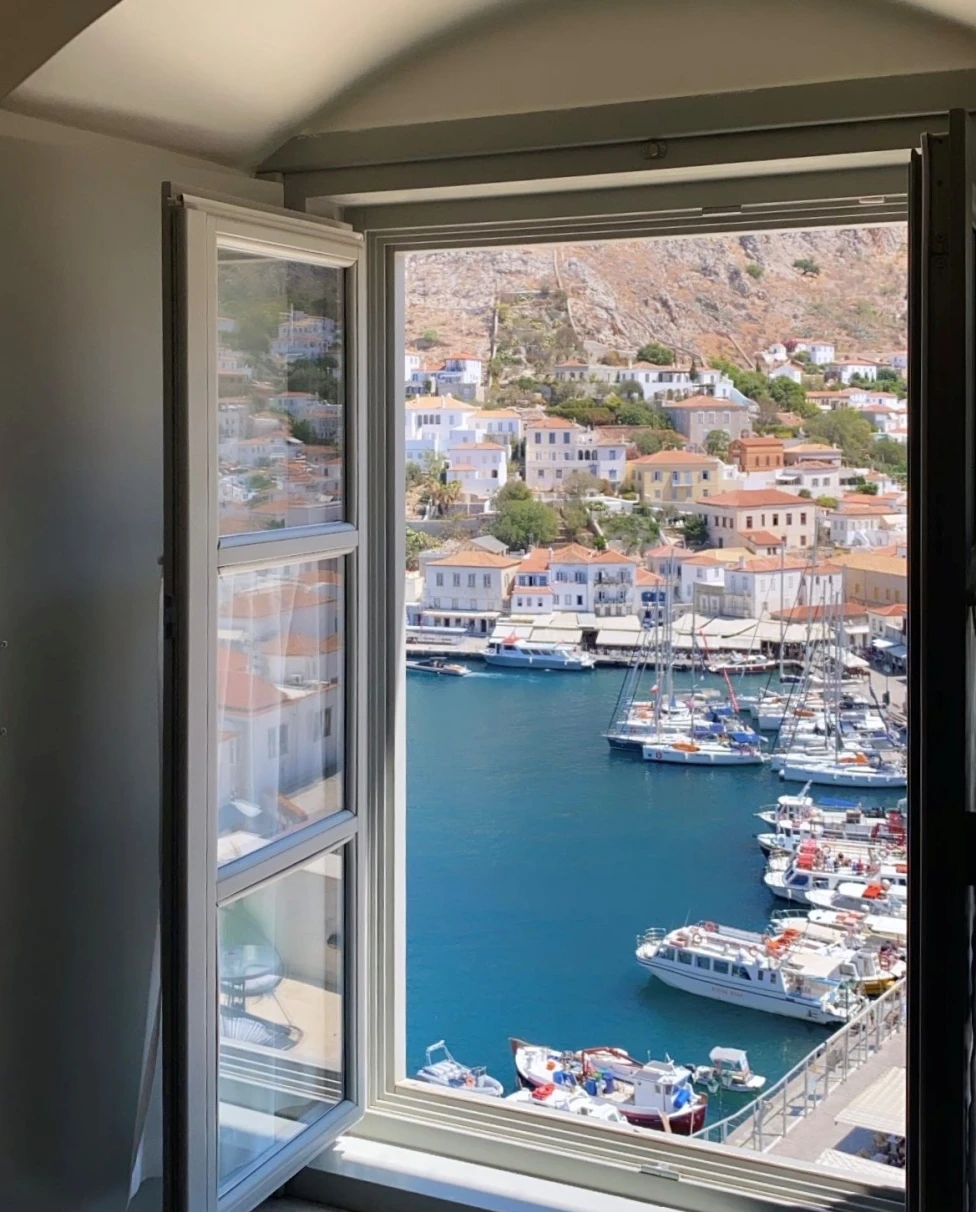 Advisor - Hydra: Where Time Slows Down