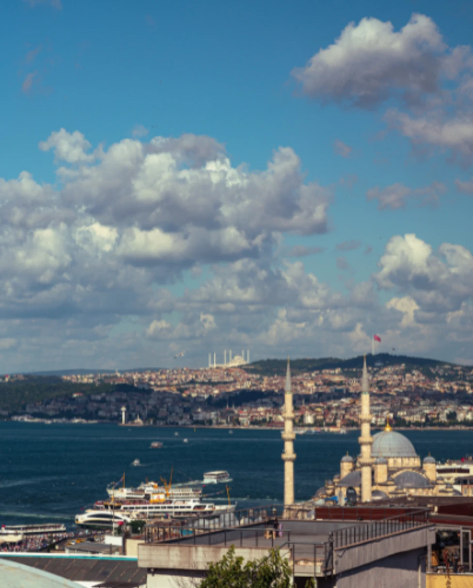 Advisor - Istanbul Unveiled: A Guide to the City of Two Continents
