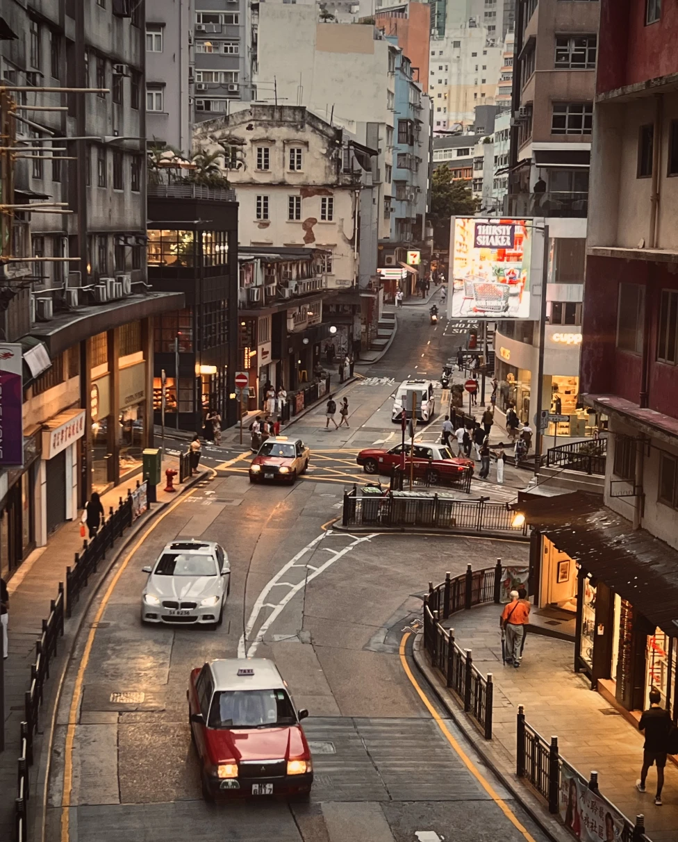 Advisor - Essential Hong Kong: Where to Eat, Stay & Explore