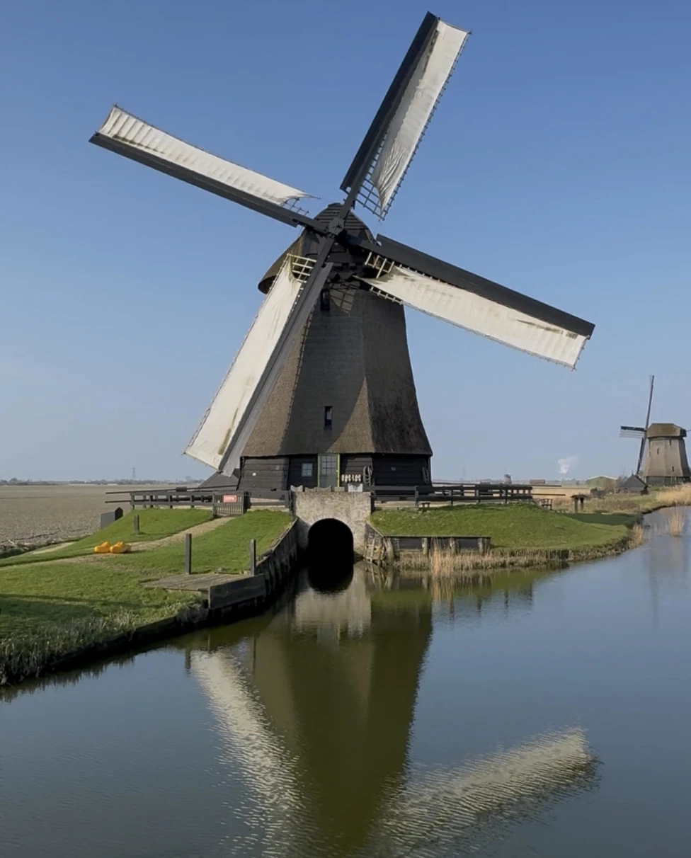 Advisor - A Curated Guide to Amsterdam: Canal Cruises, Culture & Culinary Gems