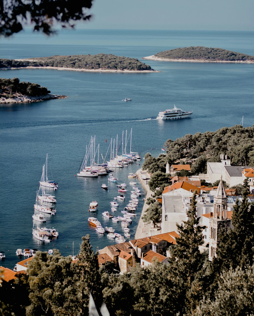 Advisor - Island Escape: The Ultimate Guide to Hvar, Croatia