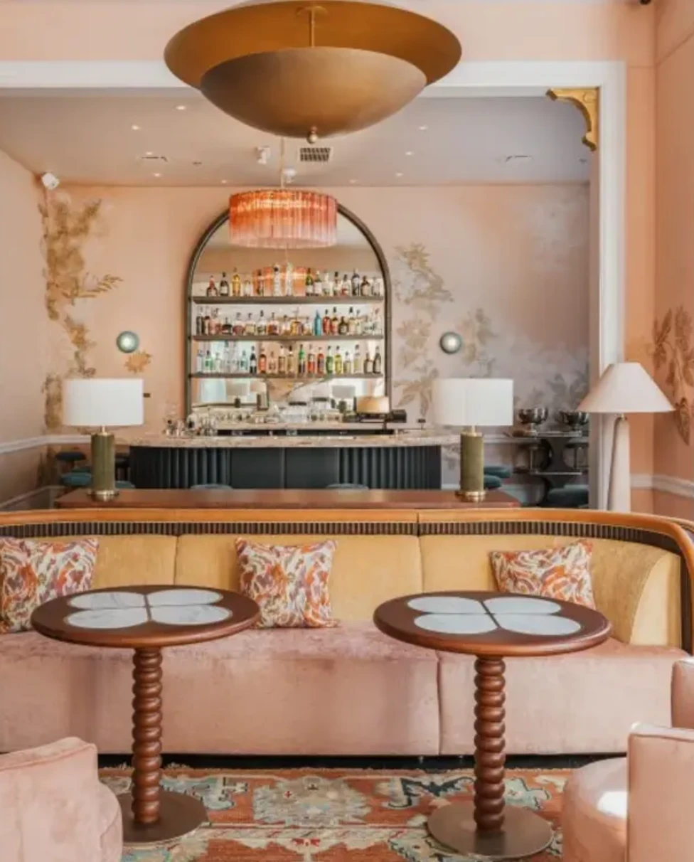 Historic vibe lounge at Hotel Bardo Savannah
