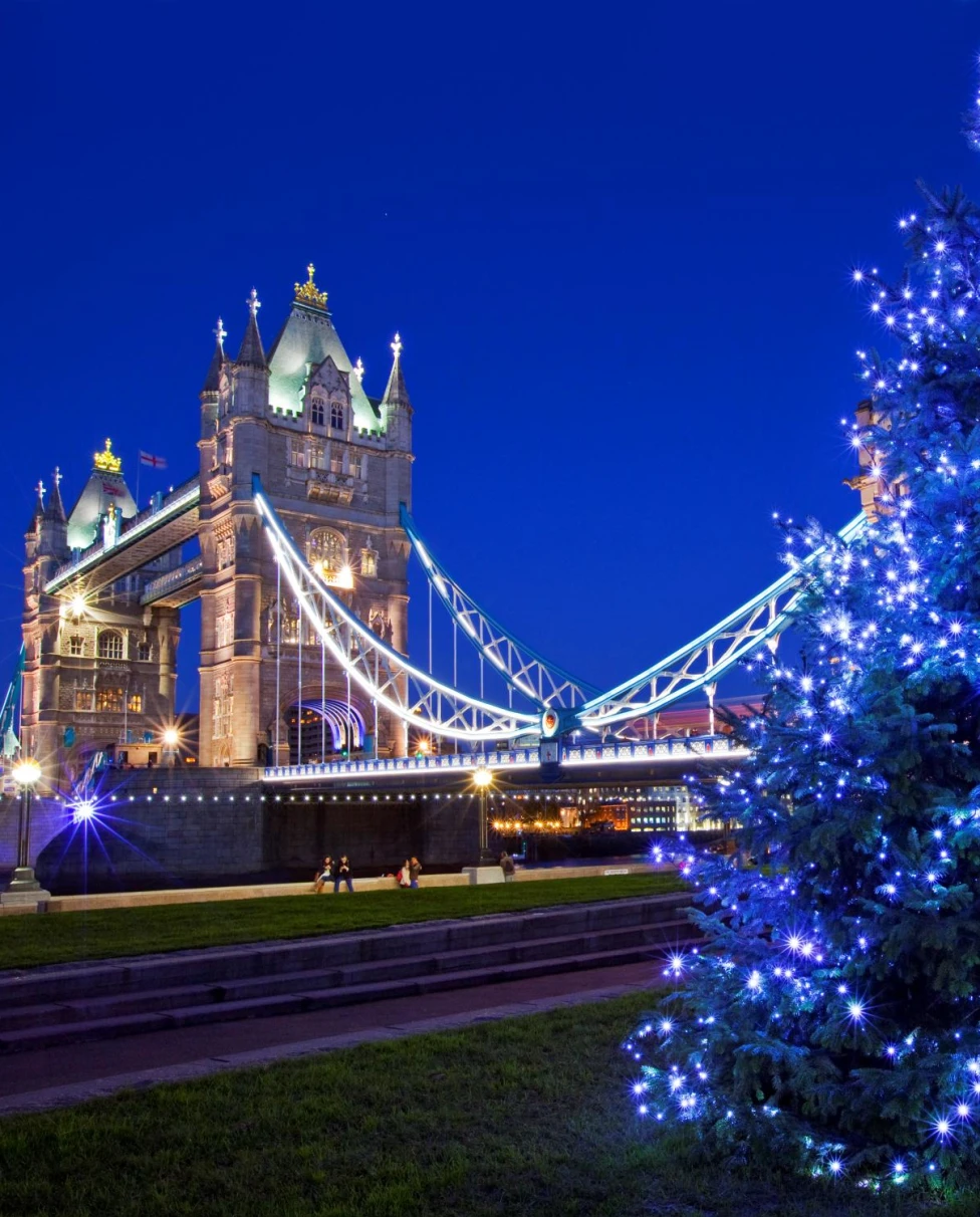 Lightining on the london bridge and tree lit up with blue lights