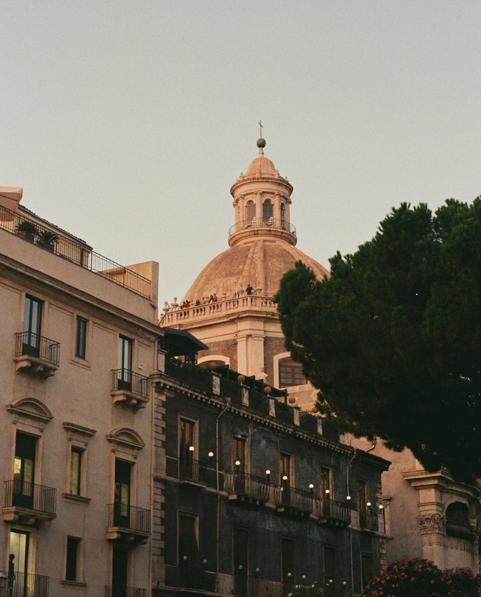 large domed building during daytime