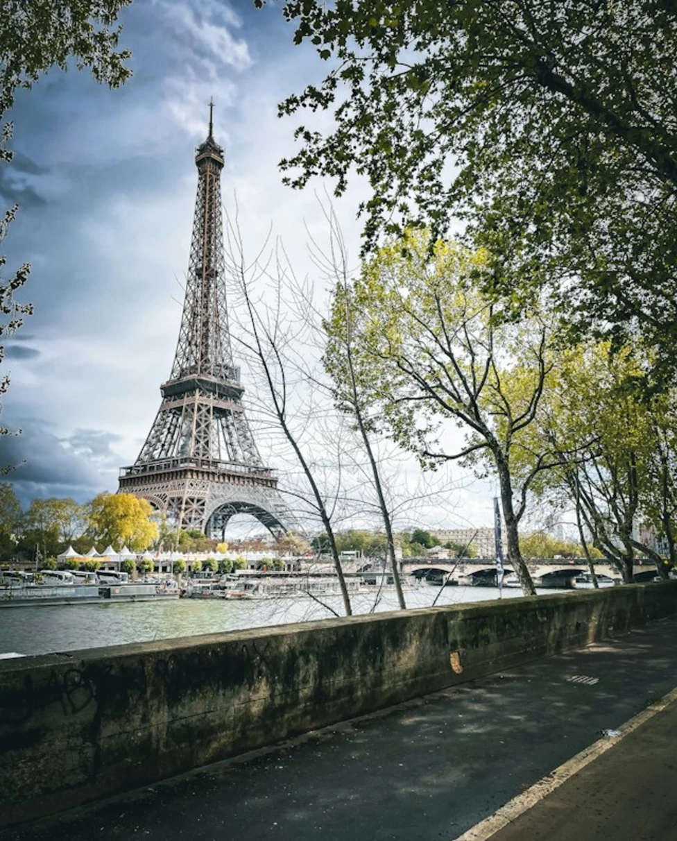 eiffel tower side view