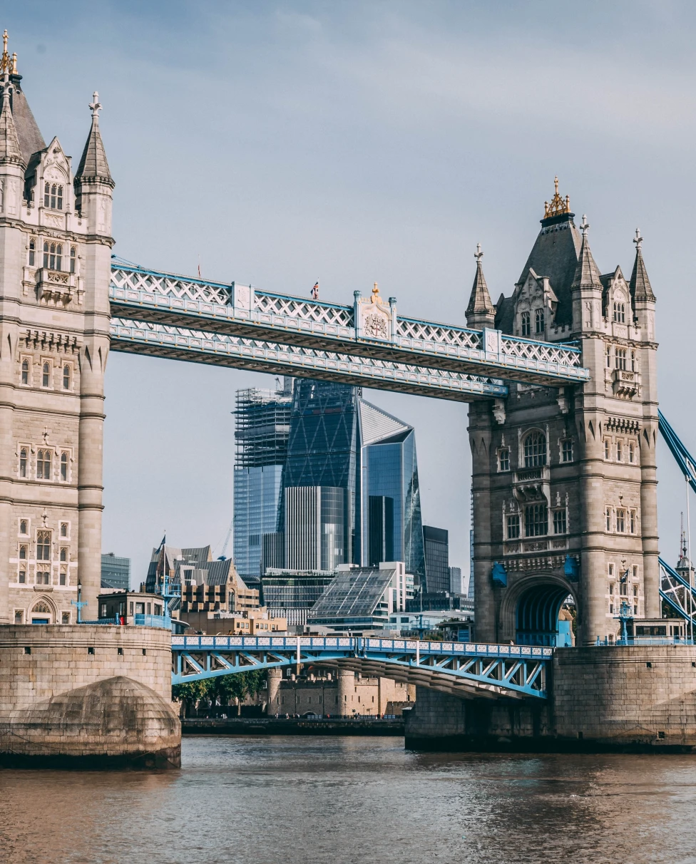 London Big Ben from water.