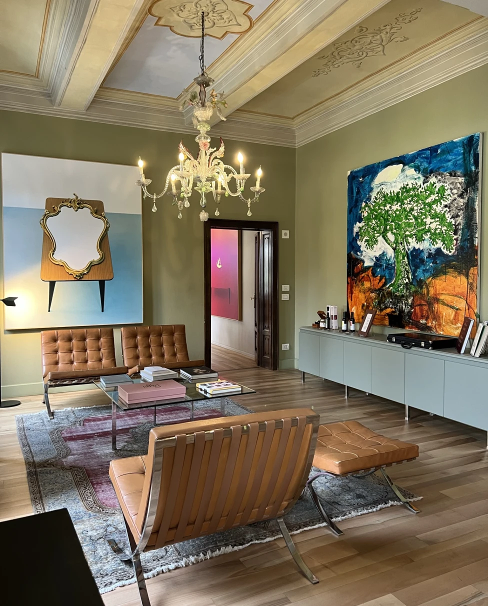 Beautiful Lounge with painting