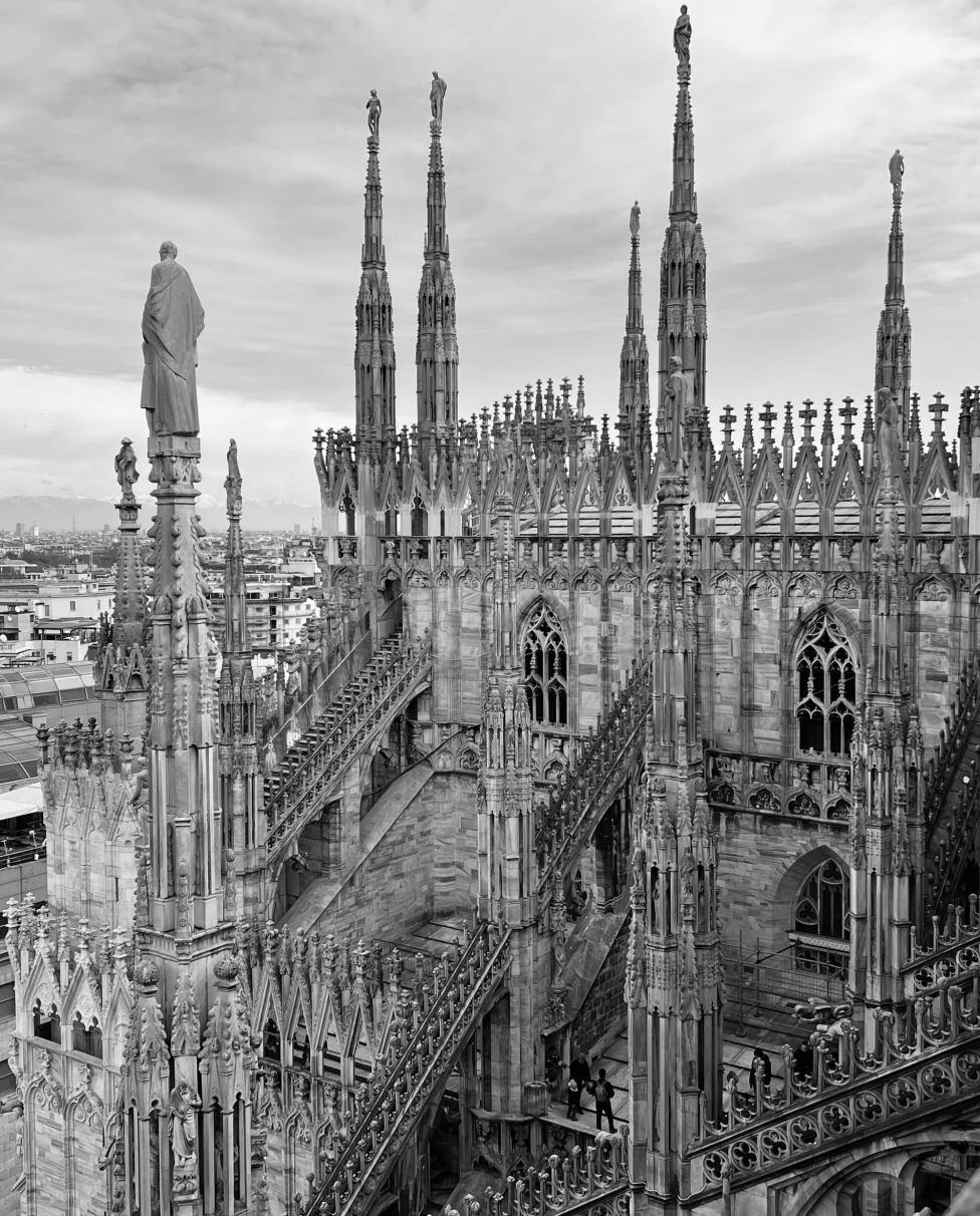 Black and white picture of a cathedral.