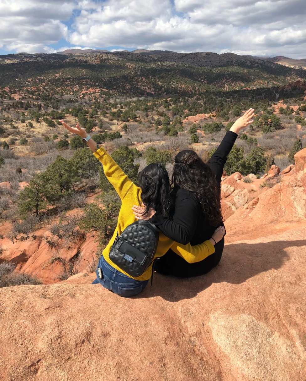 2 friends enjoying in Colorado