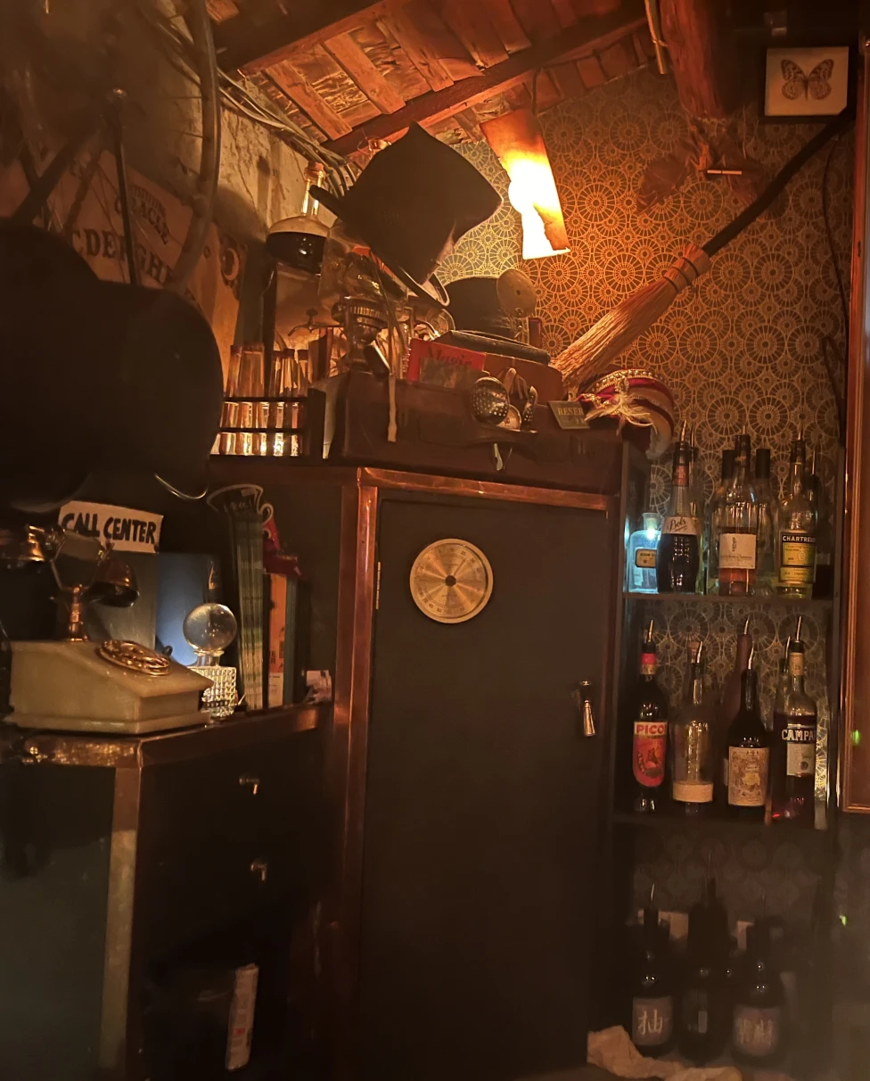 Dim and fantasy design of L'Escamoteur, a cocktail bar in Kyoto.