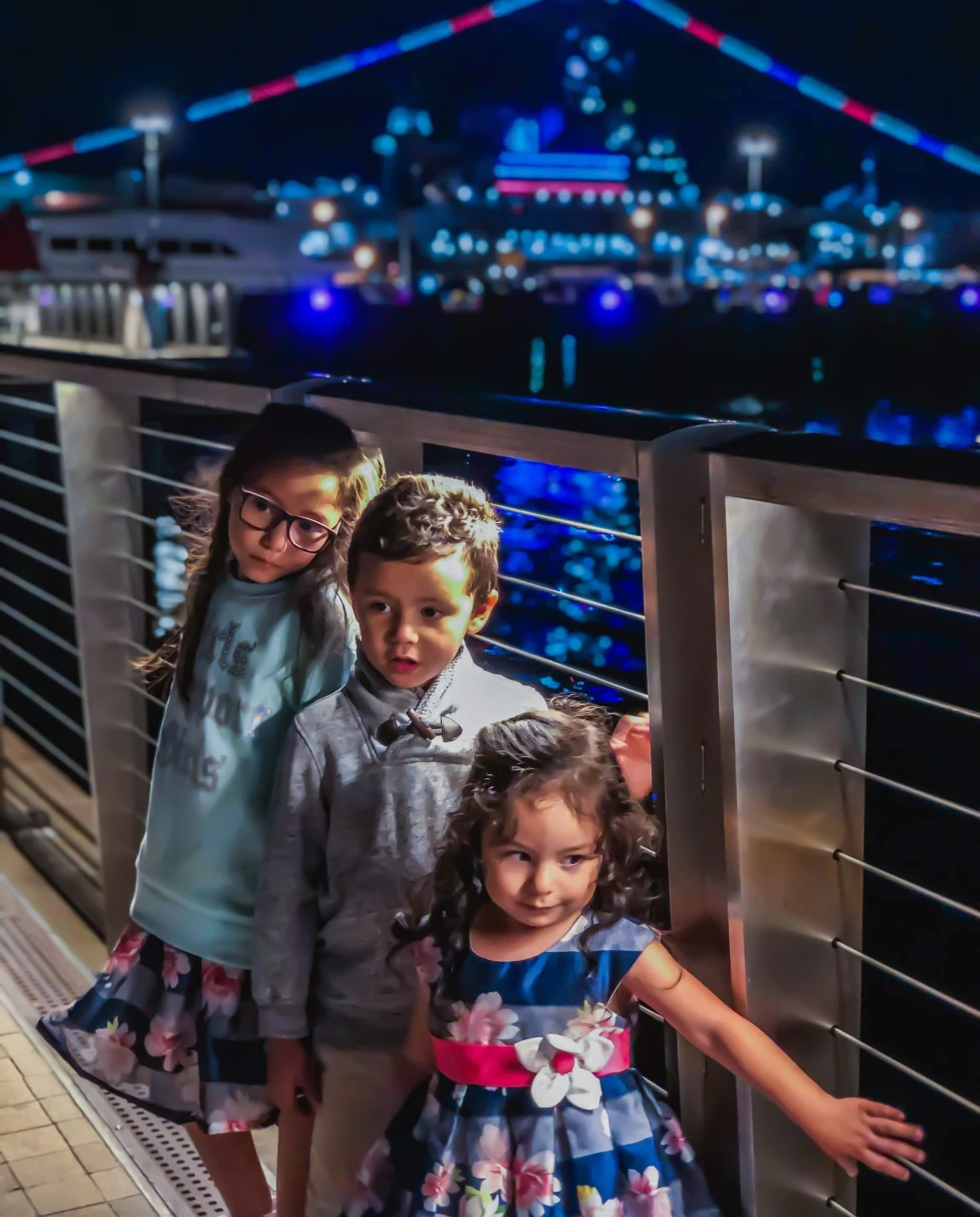 Kids at North Harbor Drive, San Diego