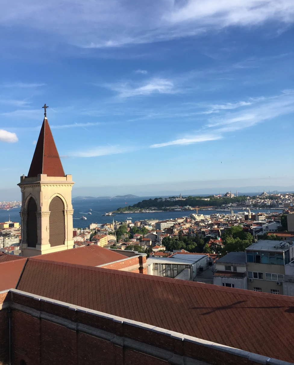 building overlooking city and the ocean during daytime