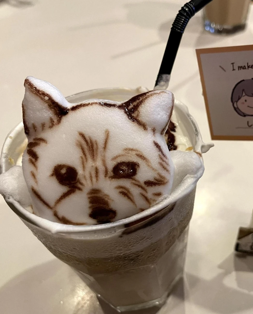 A puppy made of froth in latte.